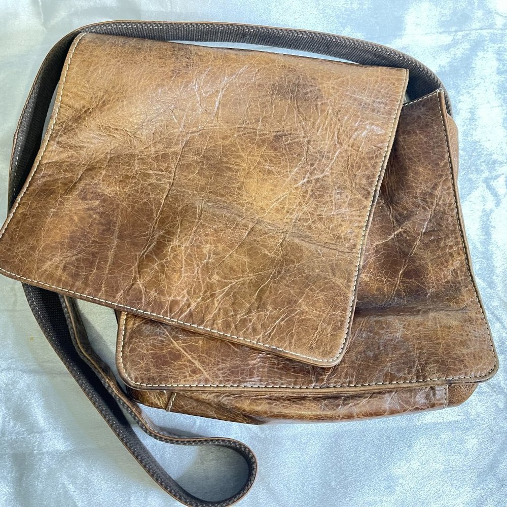 Hand Bags - Picture 16 of 16